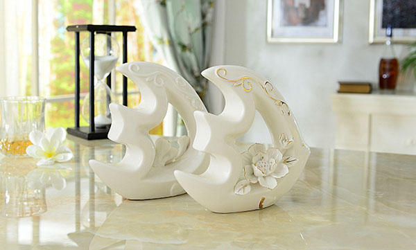 Cặp cá sứ trắng trang trí sang trọng